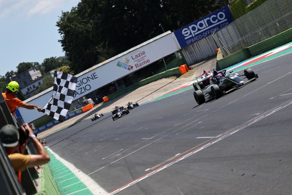 Sammalisto leads 2026 E4 after two Vallelunga wins, while Craigie stars and US Racing tops the teams’ standings.