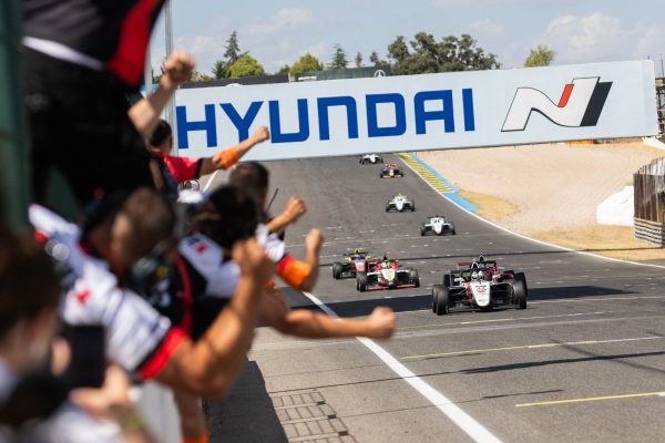 2026 | Spanish F4 | Jarama | Schormans takes points lead after triple podium weekend Kasper Schormans takes the Spanish F4 lead at Jarama after a win and two second places, as Łyżeń and Kaczynski also triumph.