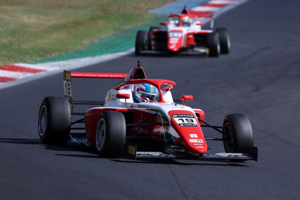 Sammalisto leads 2026 E4 after two Vallelunga wins, while Craigie stars and US Racing tops the teams’ standings.