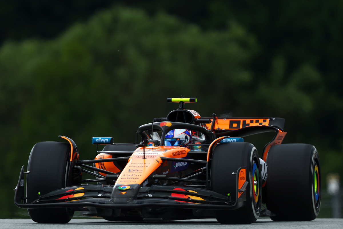 SPIELBERG, AUSTRIA - JUNE 27: Alexander Dunne of Ireland driving the (89) McLaren MCL39 Mercedes on track during FP1 ahead of the F1 Grand Prix of Austria at Red Bull Ring on June 27, 2025 in Spielberg, Austria.