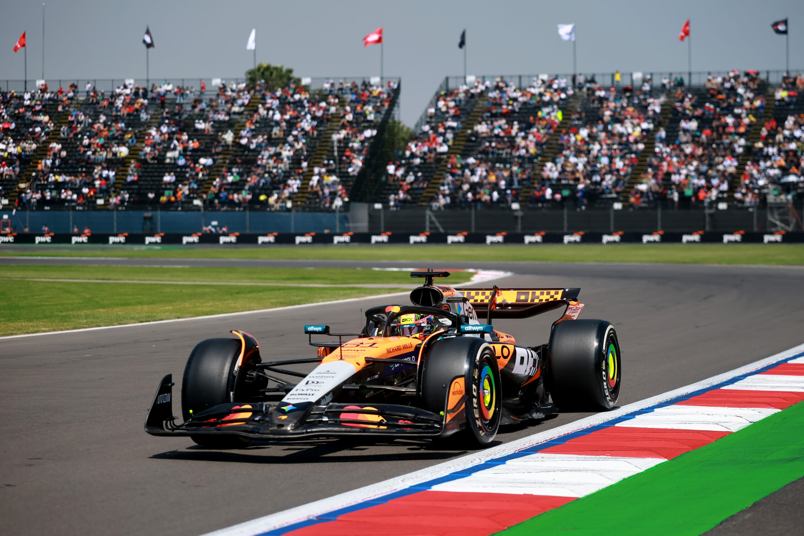 McLaren driver struggled for pace during F1 Mexico City GP qualifying, while teammate Lando Norris took pole position. Piastri qualified P8 and will start P7.