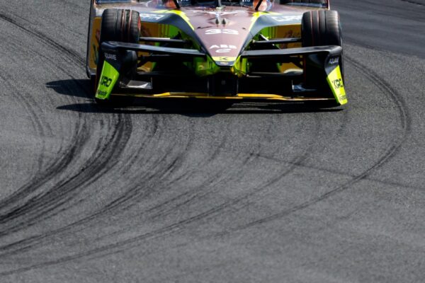 Dan Ticktum driving the CUPRA KIRO Porsche 99X Electric WCG3 on track during practice, ahead of the Jeddah E-Prix