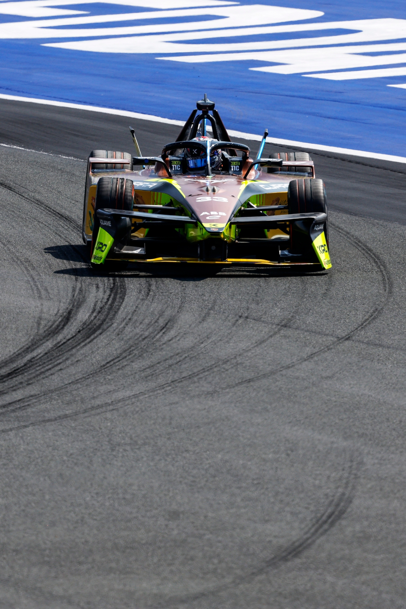 Dan Ticktum driving the CUPRA KIRO Porsche 99X Electric WCG3 on track during practice, ahead of the Jeddah E-Prix