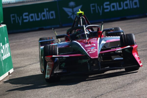Formula E | Monaco E-Prix | FP2 | De Vries tops shortened practice session Nyck de Vries topped FP2 at the Monaco E-Prix for Mahindra, as Zane Maloney’s Turn 4 crash brought out a red flag.