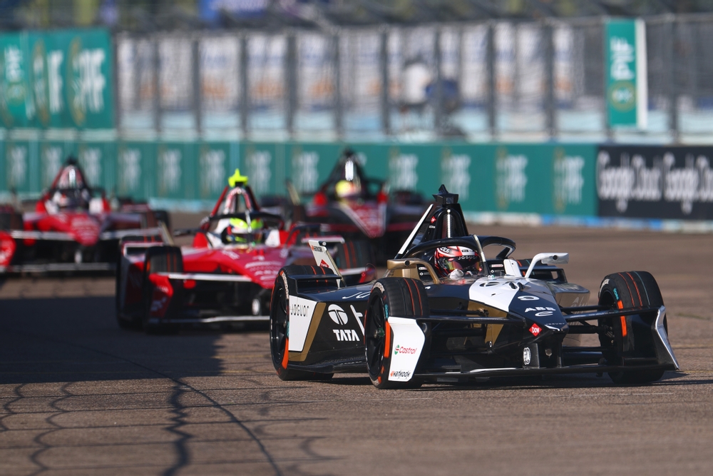 Mitch Evans wins the 2026 Formula E Berlin E-Prix after a chaotic Race 2, with the grid hunting tightly for the lead.