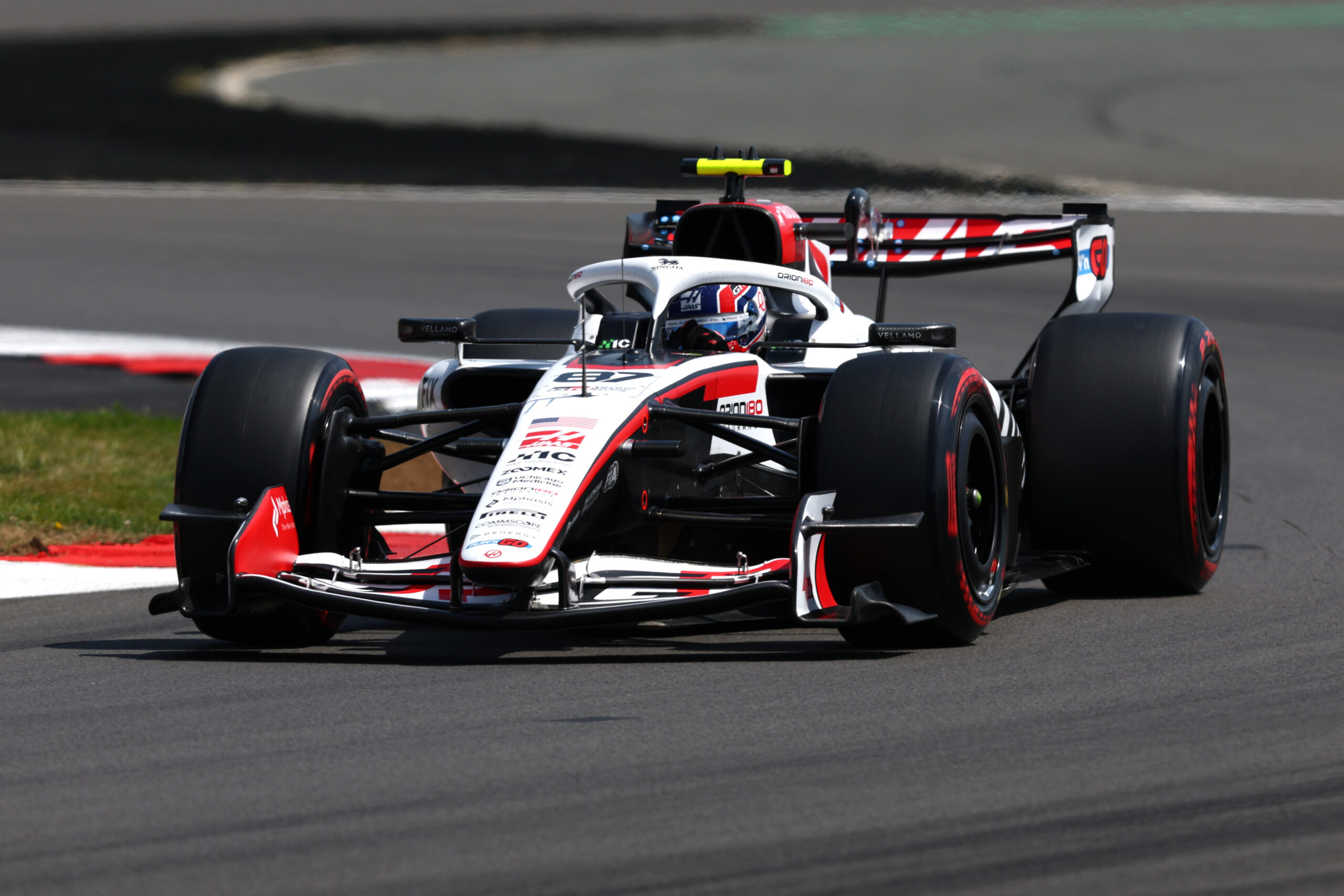 View the 2026 F1 championship standings after British GP Sprint Race. Lewis Hamilton started on pole ahead of Antonelli and Verstappen.