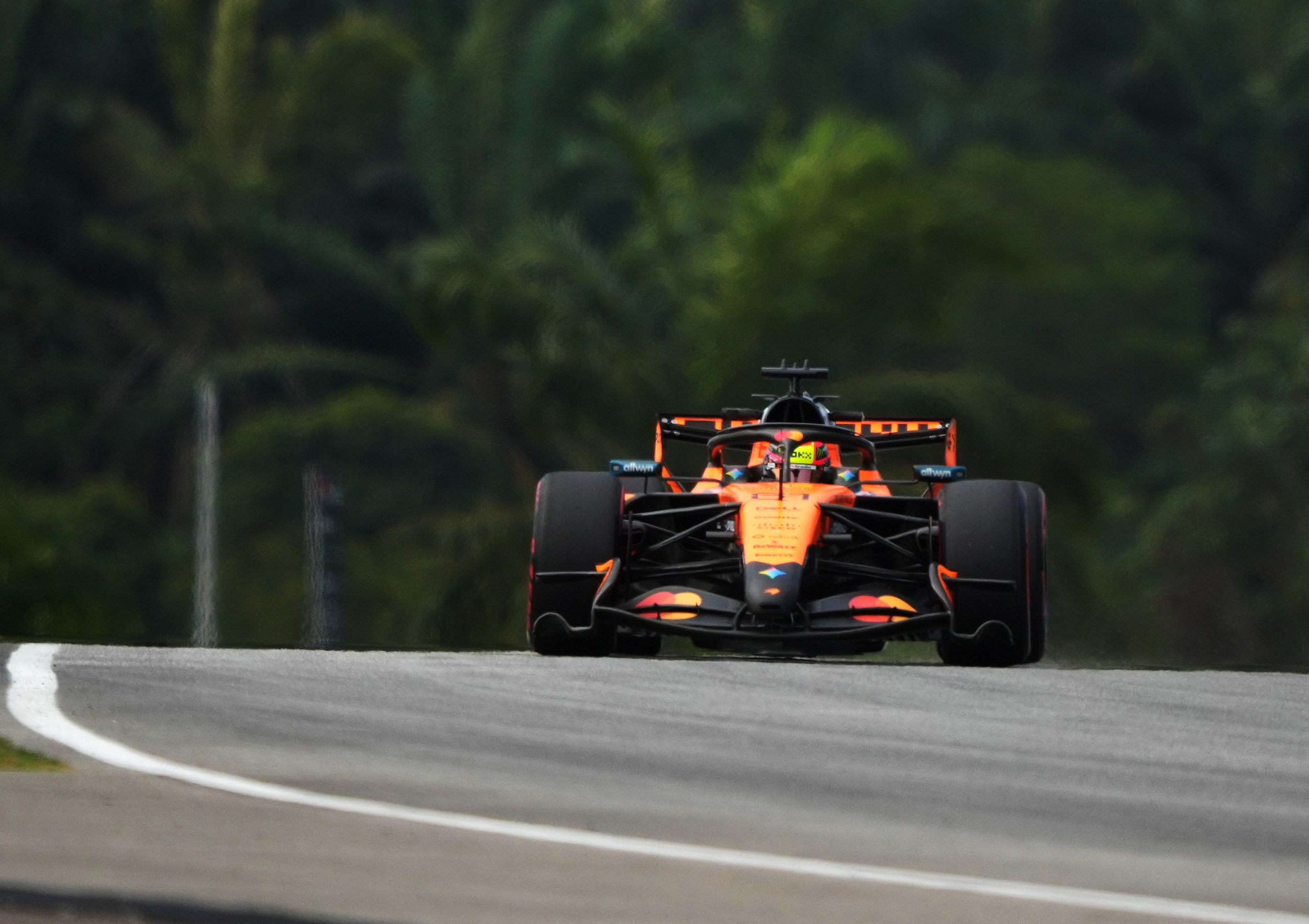 KUALA LUMPUR, MALAYSIA - OCTOBER 02: Oscar Piastri of Australia driving the (81) McLaren MCL40 Mercedes on track during practice ahead of the F1 Grand Prix of Bahrain in Malaysia at Sepang Circuit on October 02, 2026 in Kuala Lumpur, Malaysia. (Photo by Alex Bierens de Haan/LAT Images)