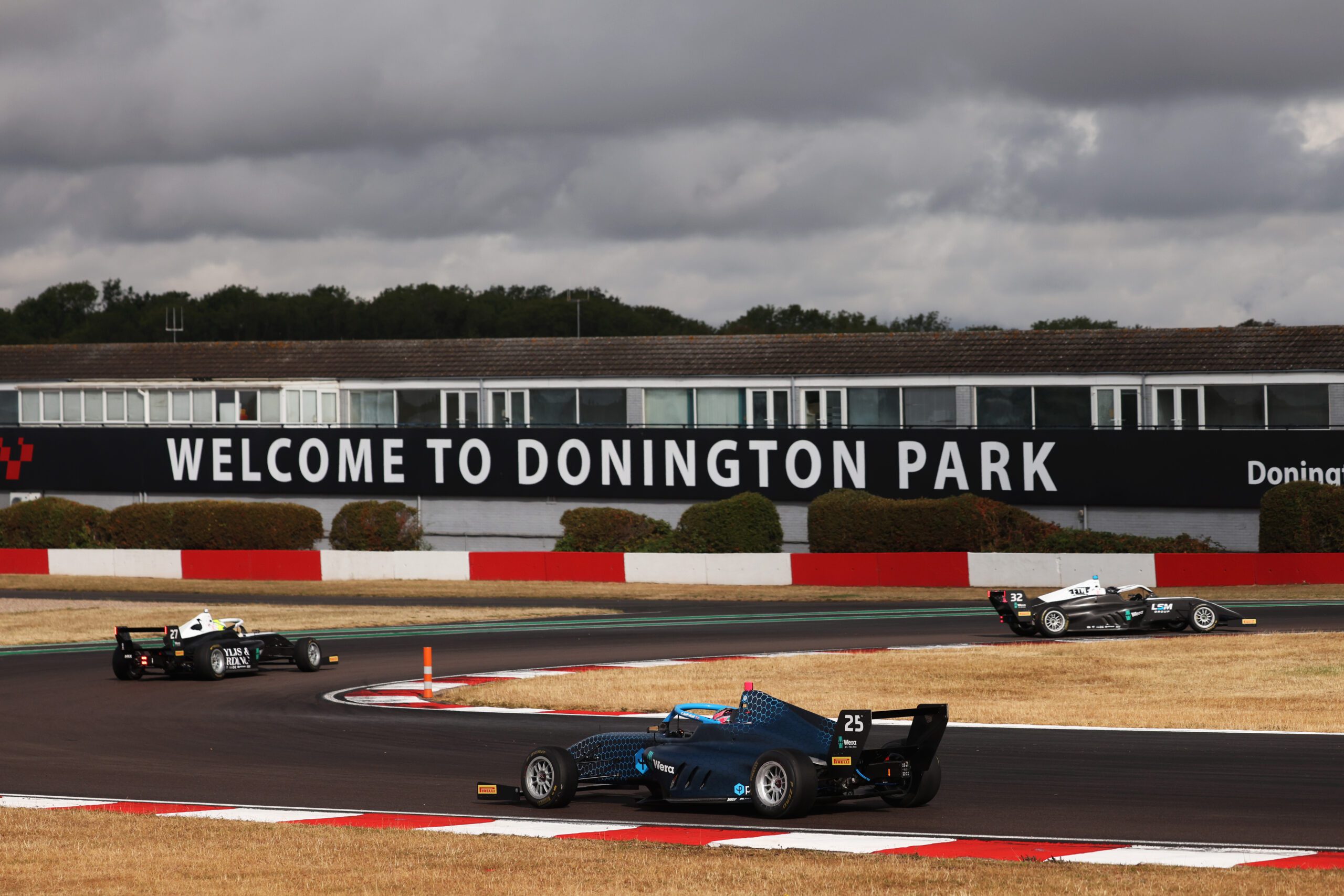 Jaber Alsabah, Scott Kin Lindblom and George Proudford-Nalder win at Donington as Lewis Wherrell closes to four points of the lead