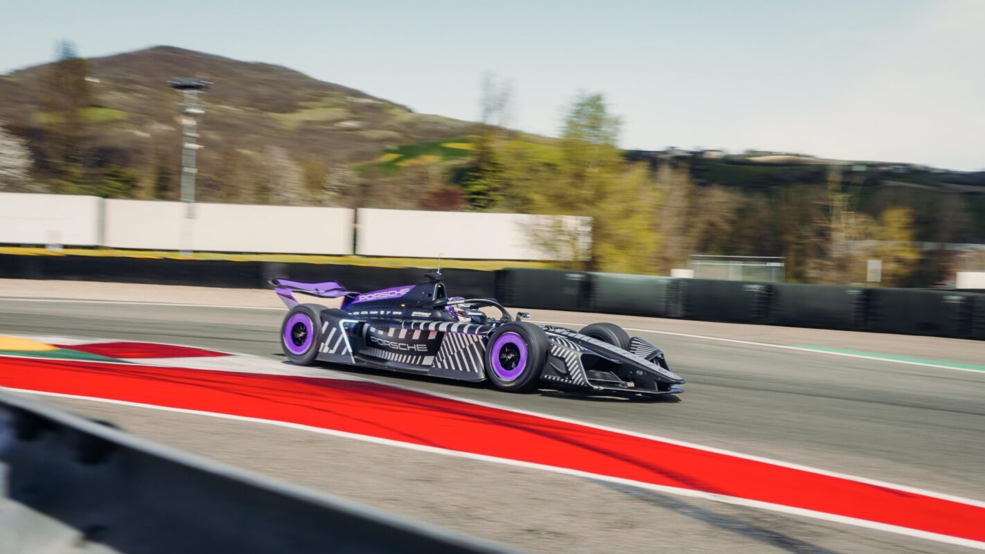 Porsche Formula E Gen4 975 RSE race car