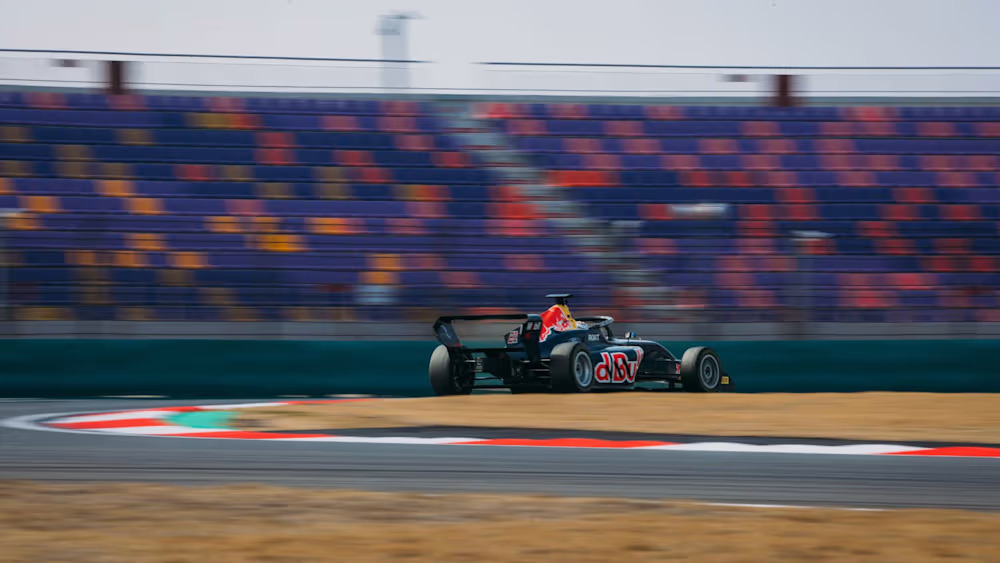 Alisha Palmowski claims her first 2026 F1 Academy pole position in a red-flag-interrupted Chinese GP qualifying session.