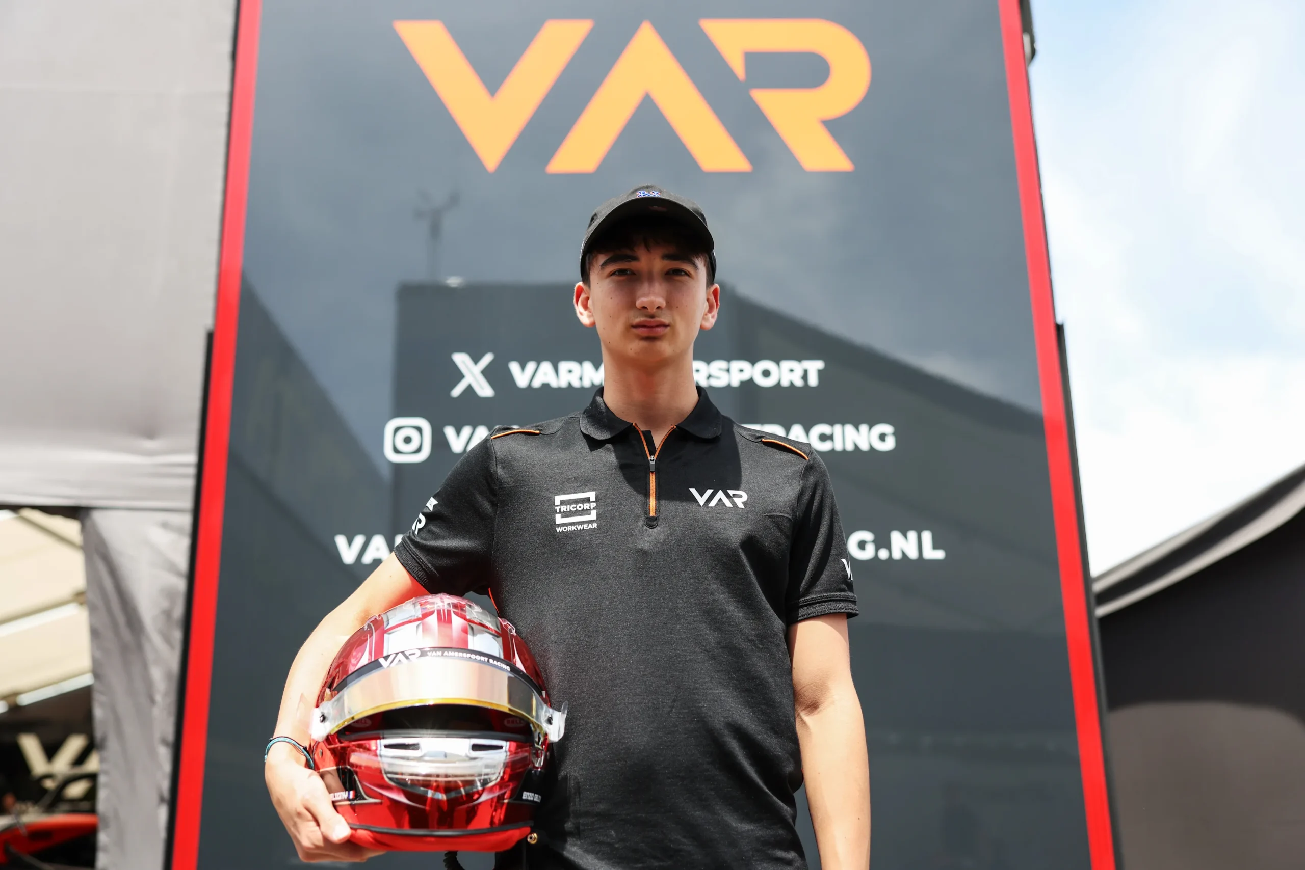 Deligny will remain with VAR for his second FIA F3 season in 2027 after finishing 16th and scoring a Melbourne debut podium in 2026.