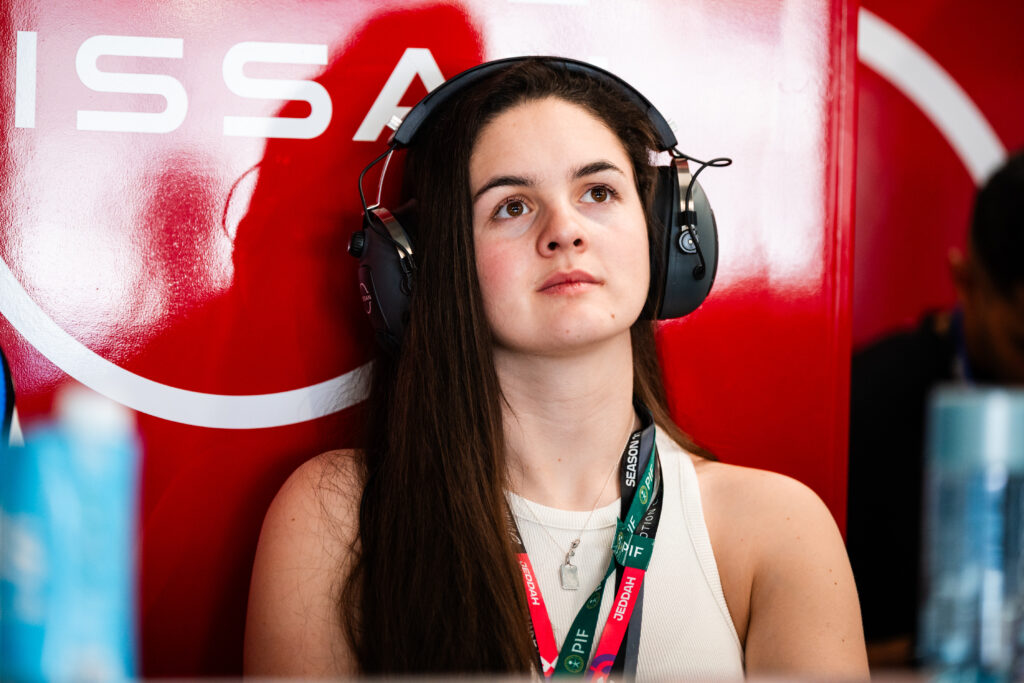 Abbi Pulling in the Nissan Garage during the Jeddah E-Prix of Season 11
