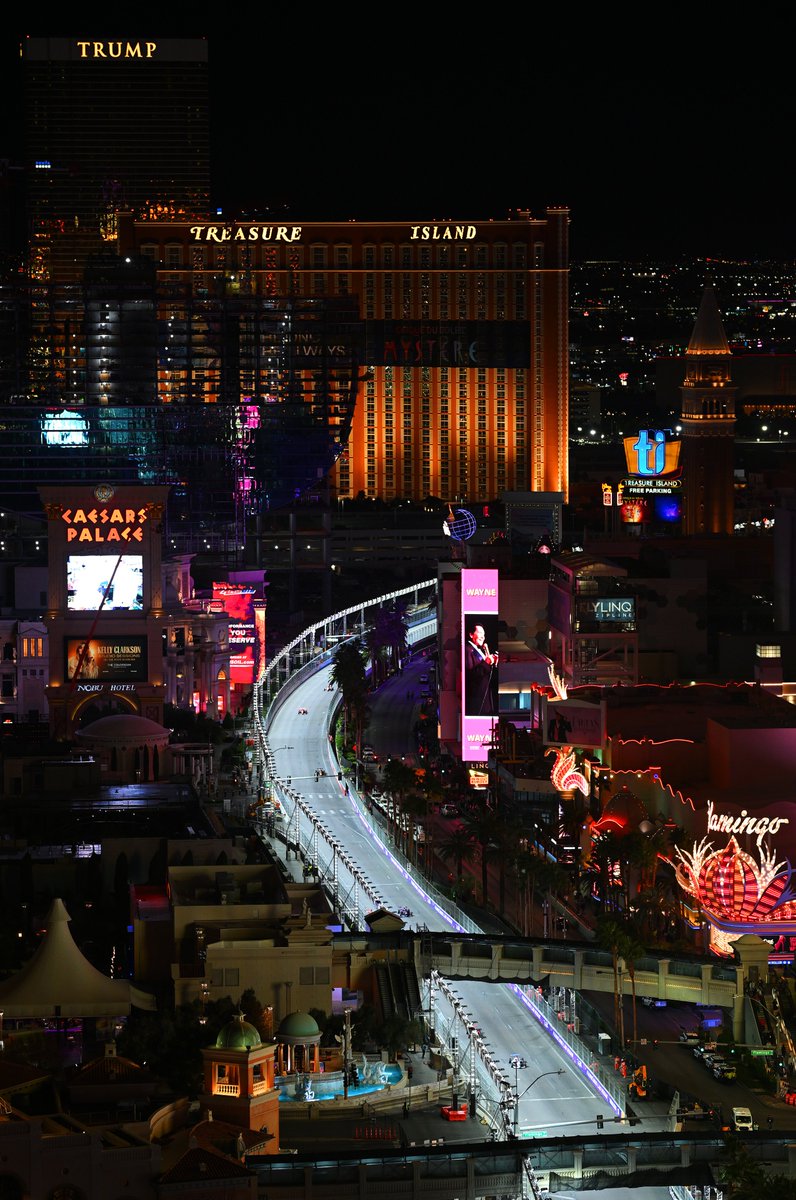 Pin and Weug fight for the title as Chambers storms to pole in the final F1 Academy Qualifying session of 2025 at the Las Vegas Street Circuit.