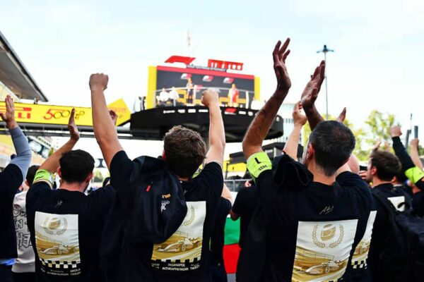 “We never lost faith” – Campos Jr reflects on historic F3 title after 1-2 finish in Monza Feature Race Campos Racing celebrates 2025 F3 Teams' Championship after 1-2 at the Italian GP season finale in Monza