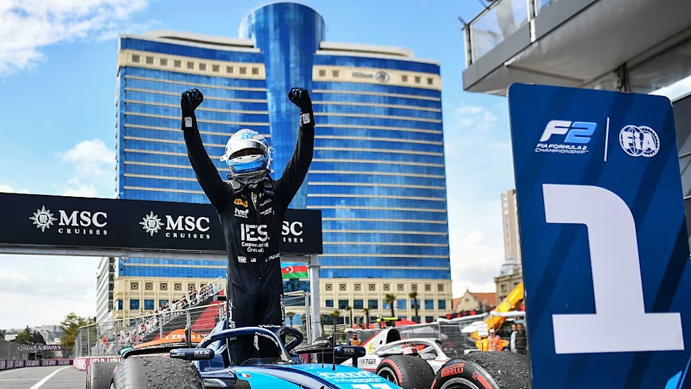 Jak Crawford closes the gap to Leonardo Fornaroli to 19 points after winning the F2 Azerbaijan GP Feature Race