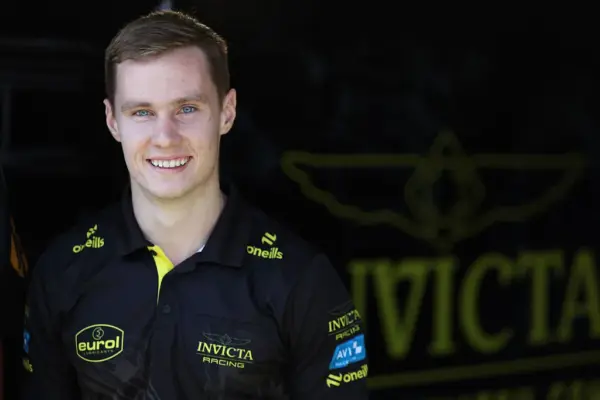 F2 | 2026 Belgian GP | Sprint Race | Dürksen back on top with Spa victory Joshua Dürksen wins the F2 Sprint Race at the 2026 Belgian GP, as Pole Sitter Montoya wasn't able to gain points, falling back to P9