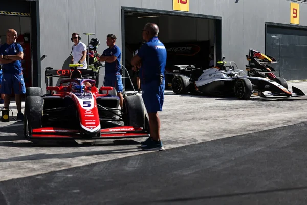 Slater and Ugochukwu take contrasting routes to the 2026 F3 finale, with consistency and race pace set to collide again in Madrid.