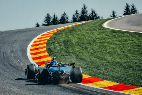 Despite a streak of bad luck, Carlos Sainz and Alex Albon remain hopeful Williams can fix issues and maximise things at F1 Belgian GP.
