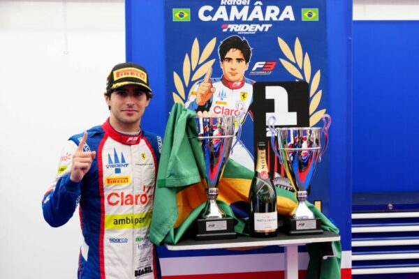 Rafael Câmara capped a remarkable 2025 Formula 3 season by winning the FIA Rookie of the Year Award, sealing recognition for one of the most commanding debut campaigns in modern F3 history.