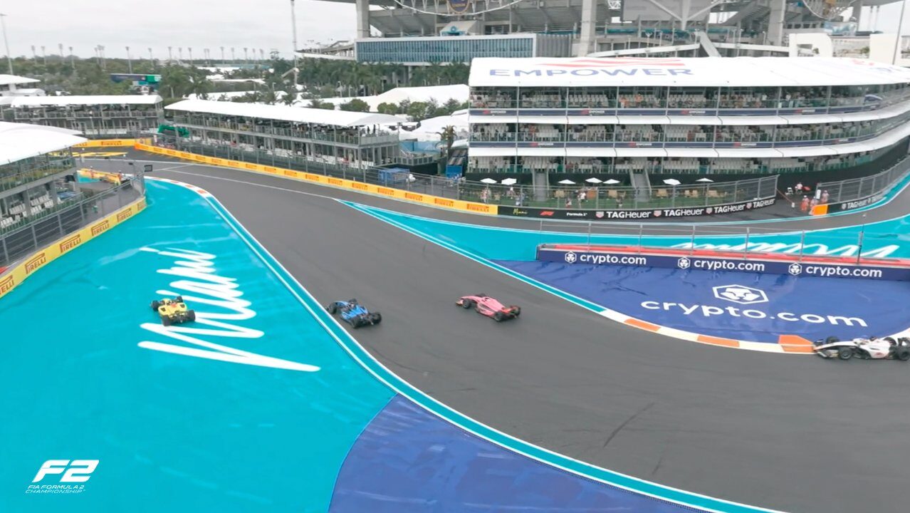 Gabriele Minì claimed a last-minute victory at the F2 Miami GP Feature Race after a dramatic final battle with Beganovic and Câmara.