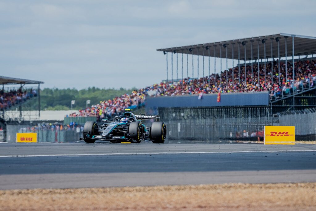 Kimi Antonelli grabs pole for the 2026 F1 British GP ahead of Charles Leclerc and Lewis Hamilton of Ferrari.