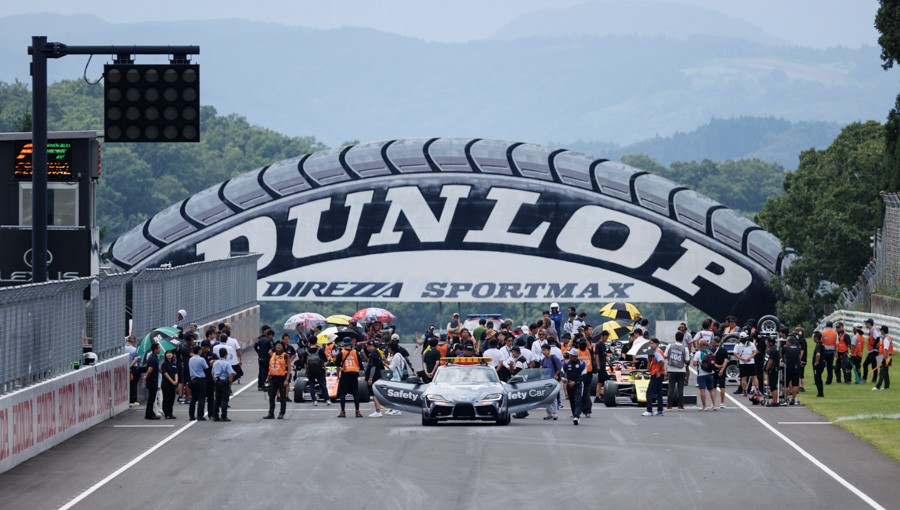 Yuzuki Miura takes the FRJC lead at Sugo as Rio Shimono scores a maiden win and Kento Omiya claims his fourth victory of 2026.
