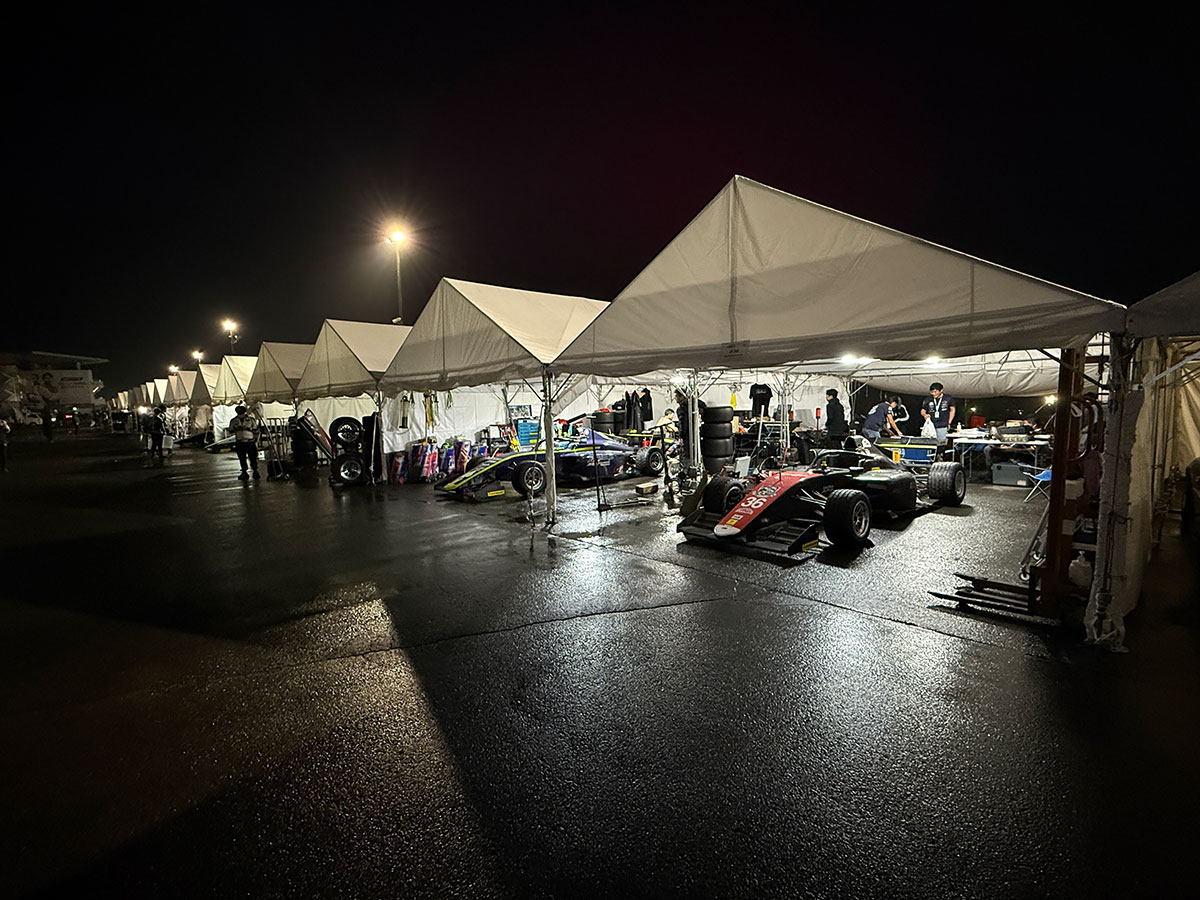 Tokiya Suzuki sweeps both wet FRJC races at Fuji as Yuzuki Miura extends his championship lead ahead of the 2026 finale.