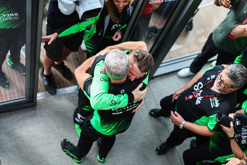 Wheatley: Silverstone podium "outstanding". The Sauber team principal embraces Nico Hülkenberg following the 2025 British Grand Prix
