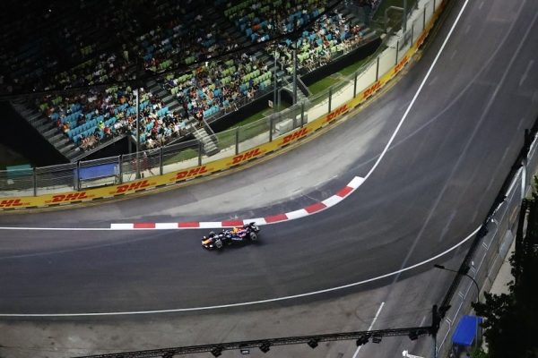 F1 | 2026 Singapore GP | Sprint Race | Verstappen takes commanding win as the McLarens clash and Russell crashes out