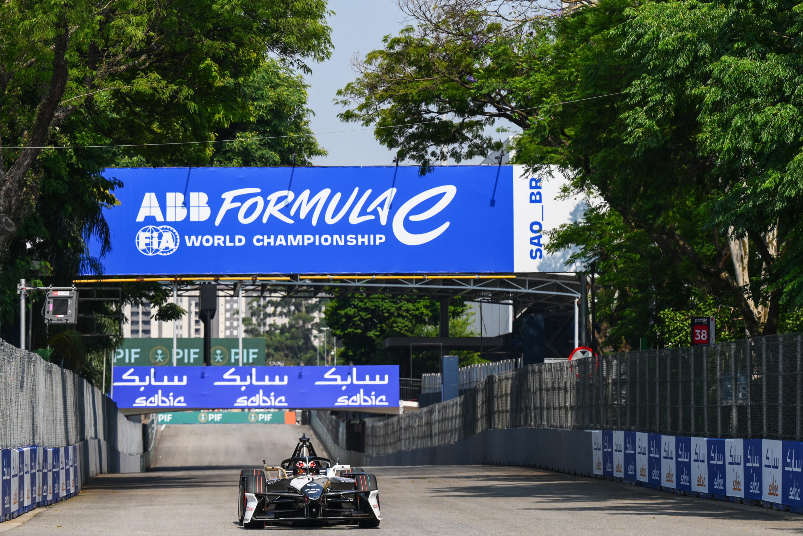 Jaguar arrives at Mexico City E-Prix, determined to convert performance into points after a frustrating season opener in São Paulo.