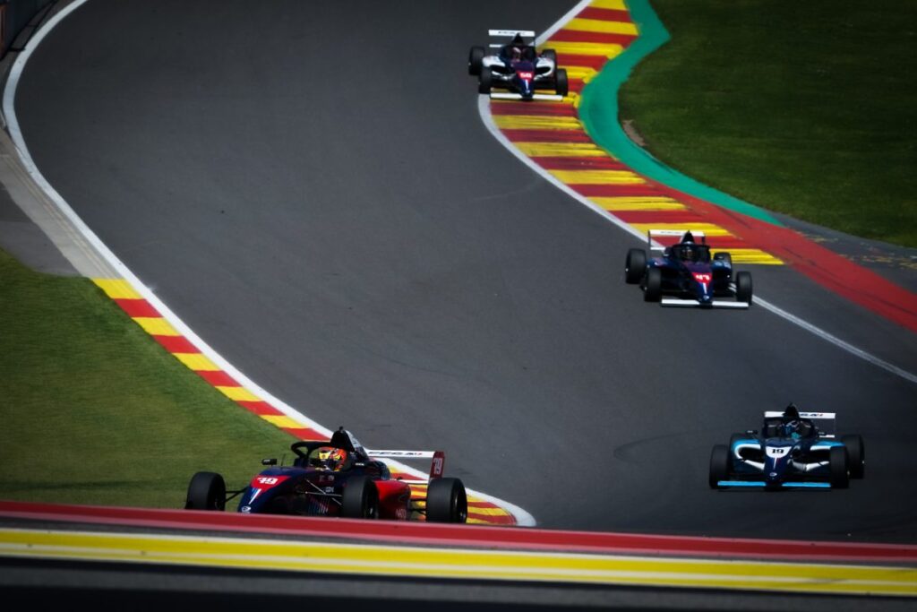 Guillaume Bouzar extends his 2026 French F4 lead at Spa as Thibaut Ramaekers and Yuval Rosen take victories in a dramatic third round.