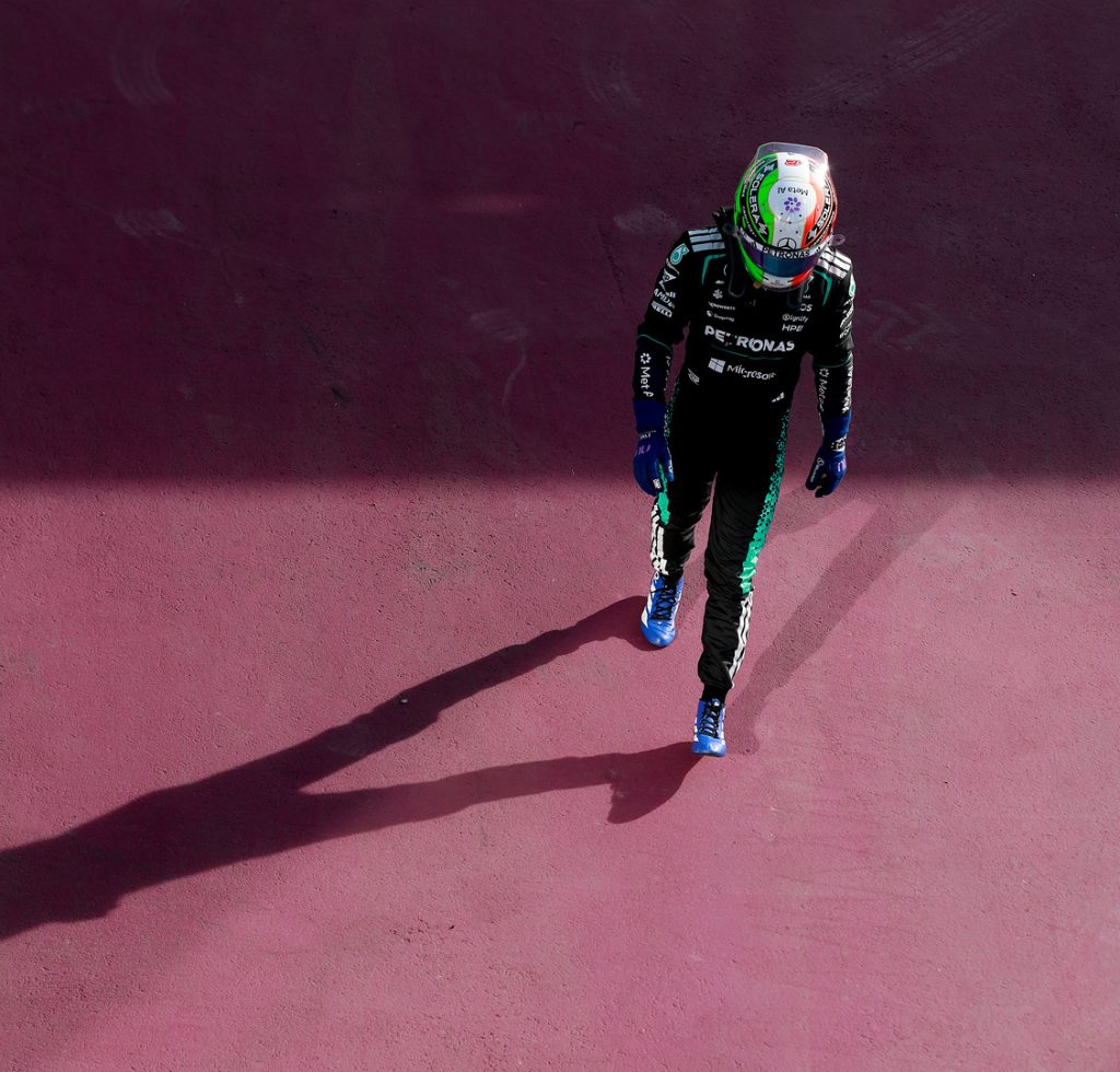 Mercedes’ Kimi Antonelli dedicated his qualifying track time to try and help teammate Goerge Russel fight for pole in the F1 2026 Italian GP. The hometown hero was already set to start the race from the back after taking a power unit penalty.