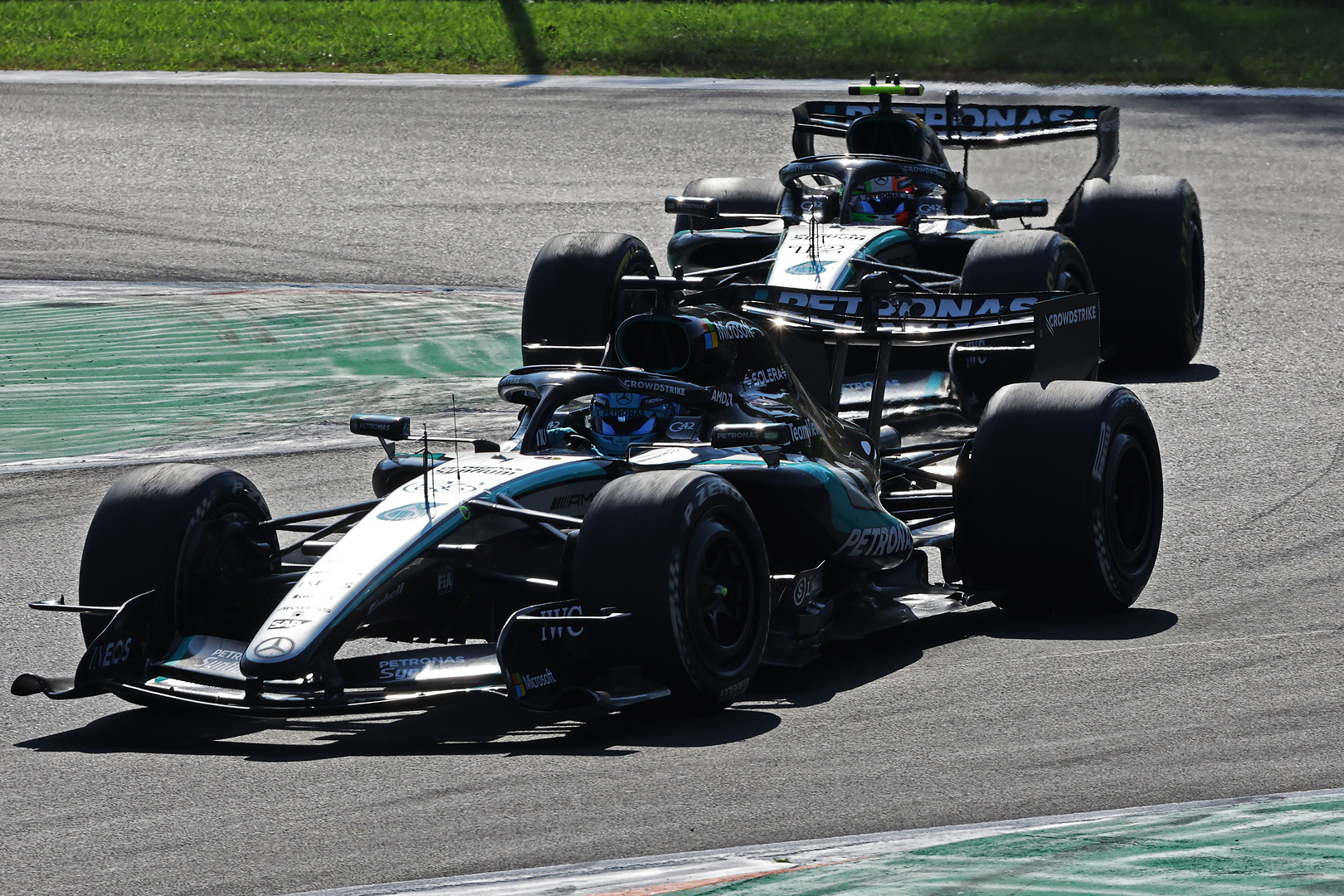 Mercedes’ George Russell finished P2 in the F1 2026 Italian GP. The Brit led the race through multiple laps, but was eventually hunted down by teammate Kimi Antonelli from P19.