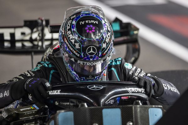 George Russell qualified P6 at the 2026 F1 Singapore GP but starts from the back due to an engine penalty carried over from Malaysia, with his sprint crash also leaving the car feeling different through qualifying.