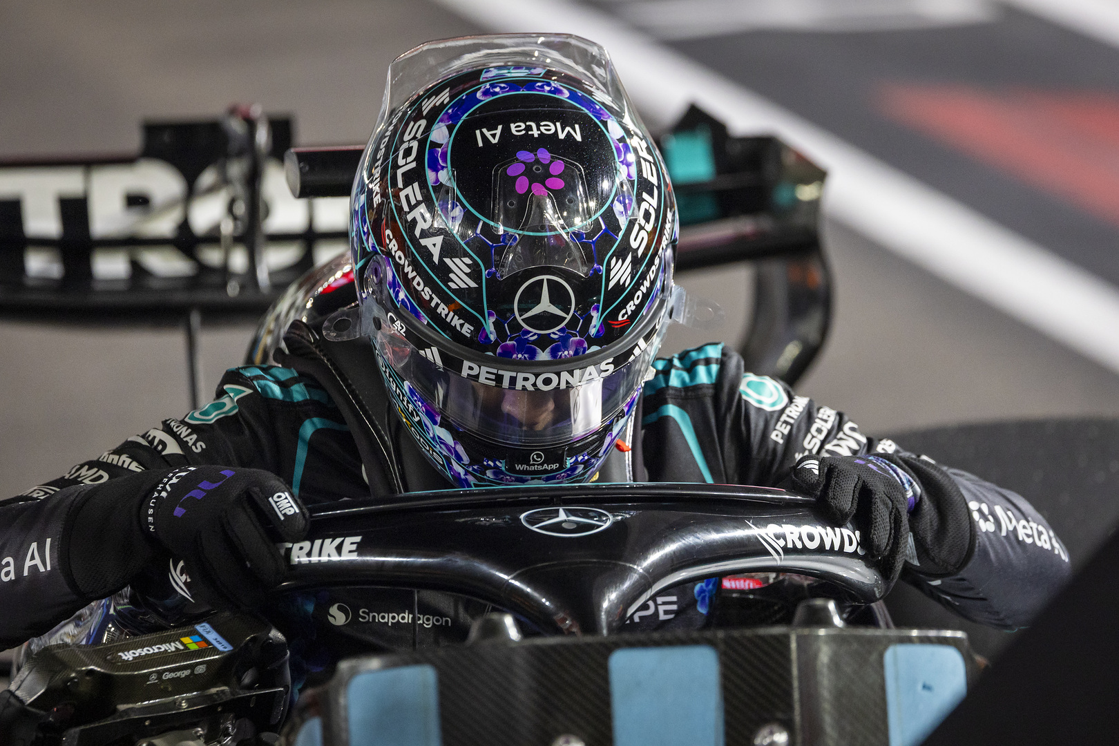 George Russell qualified P6 at the 2026 F1 Singapore GP but starts from the back due to an engine penalty carried over from Malaysia, with his sprint crash also leaving the car feeling different through qualifying.