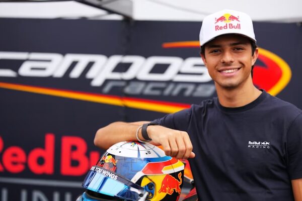 “Always also a mention for Dilano” – Martí on his F2 helmet Martí on his helmet for the 2025 F2 season