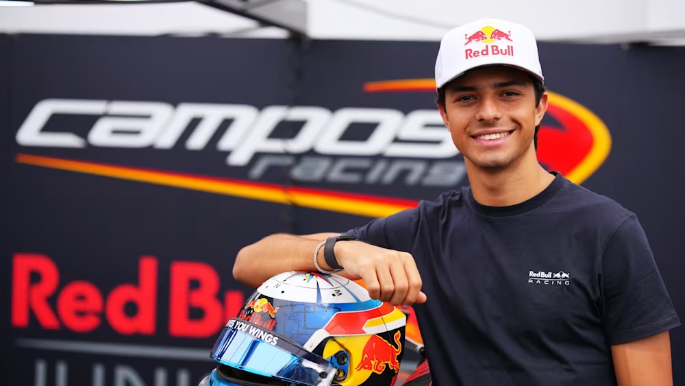 Martí on his helmet for the 2025 F2 season
