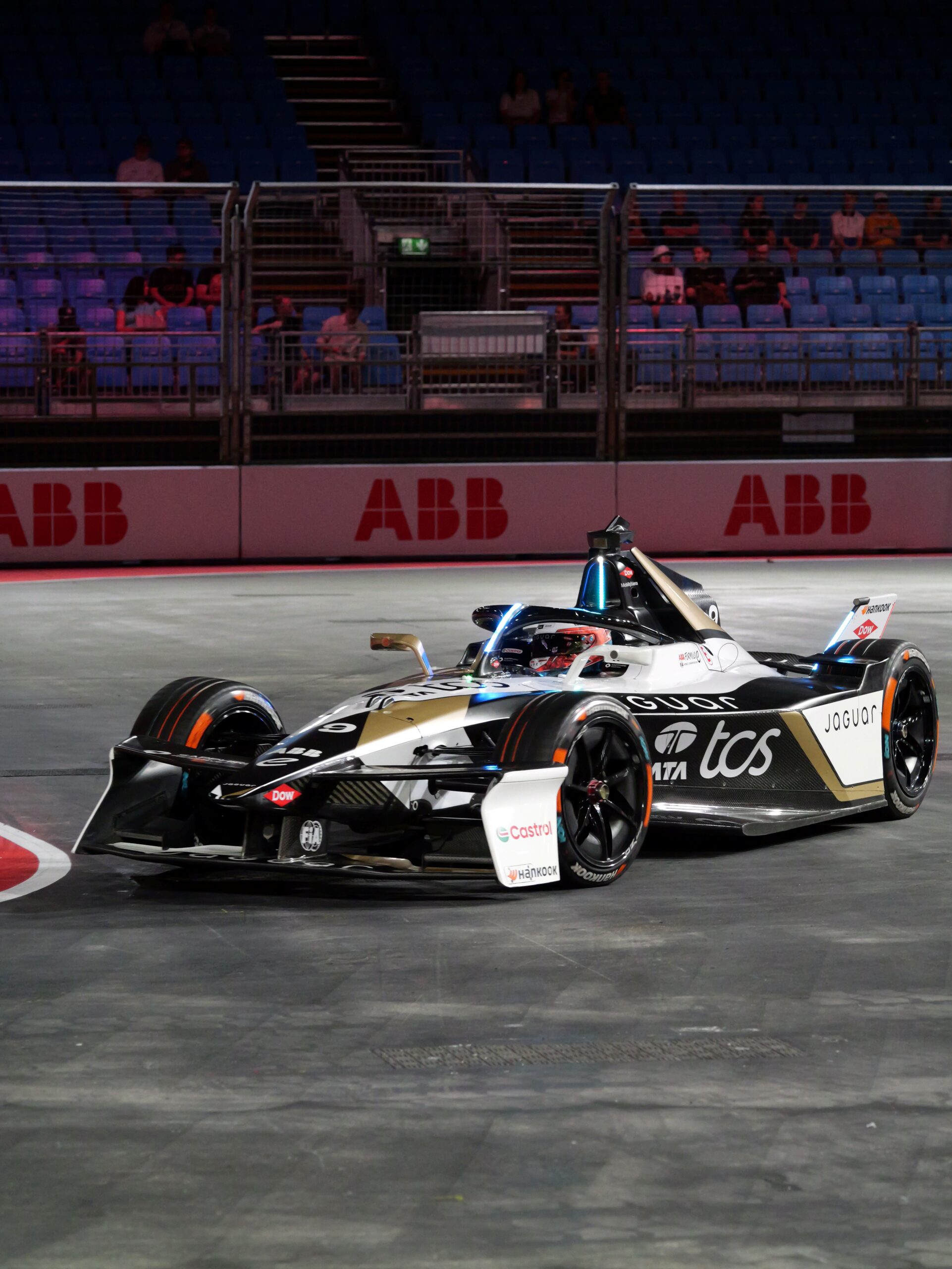 Read the complete 2025/26 Formula E Qualifying results from Round 12 in London. Find out who got pole after a competitive session.