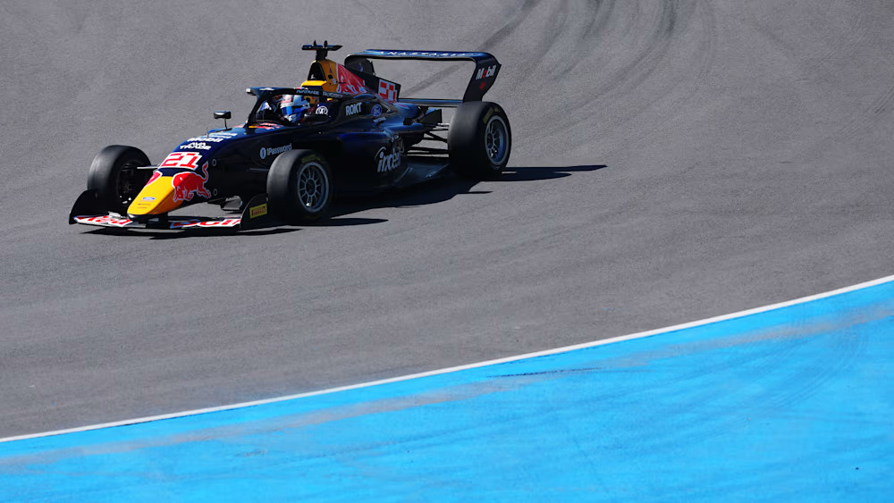 Palmowski led every lap to win the F1 Academy Canadian GP Opening Race as Westcott's penalty and mechanical trouble proved costly.
