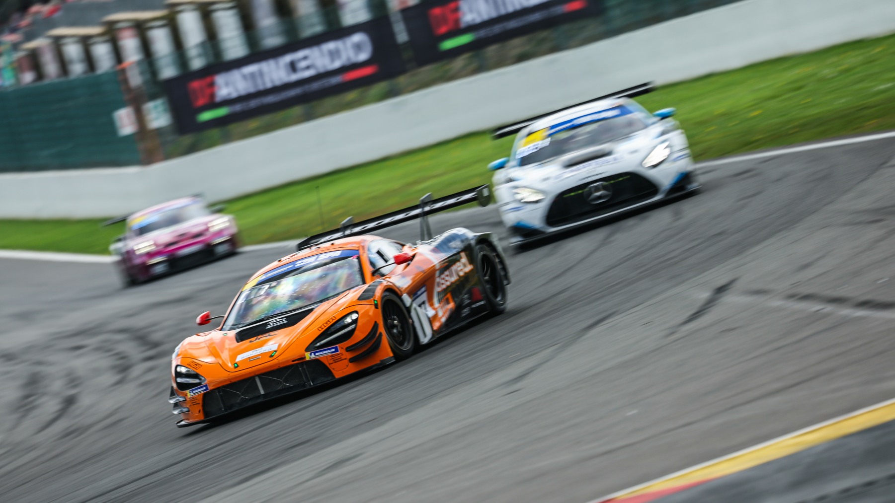 Optimum Motorsport leads 2026 Spa-Francorchamps 12H overnight after a dramatic opening, with rivals chasing in a thrilling endurance race battle.
