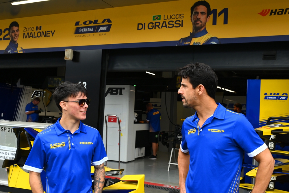 JEDDAH, SAUDI ARABIA - FEBRUARY 12: Zane Maloney of Barbados and Lucas di Grassi of Brazil and Lola Yamaha ABT Formula E Team in the Pitlane during previews ahead of the Jeddah E-Prix at Jeddah Corniche Circuit on February 12, 2025 in Jeddah, Saudi Arabia. (Photo by Simon Galloway/LAT Images for Formula E)
