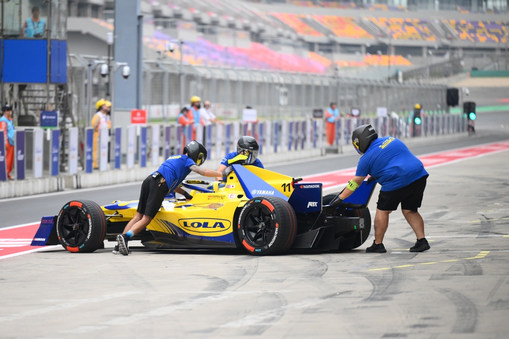 SHANGHAI, CHINA - MAY 31: Lola Yamaha ABT Formula E Team members push the number 11 car of Lucas di Grassi of Brazil and Lola Yamaha ABT Formula E Team in the Pitlane during qualifying, ahead of the Shanghai E-Prix, Round 10 of the 2025 FIA Formula E World Championship at Shanghai International Circuit on May 31, 2025 in Shanghai, China. Lucas di Grassi discussed the value of Formula E ahead of the Berlin Rookie Test.