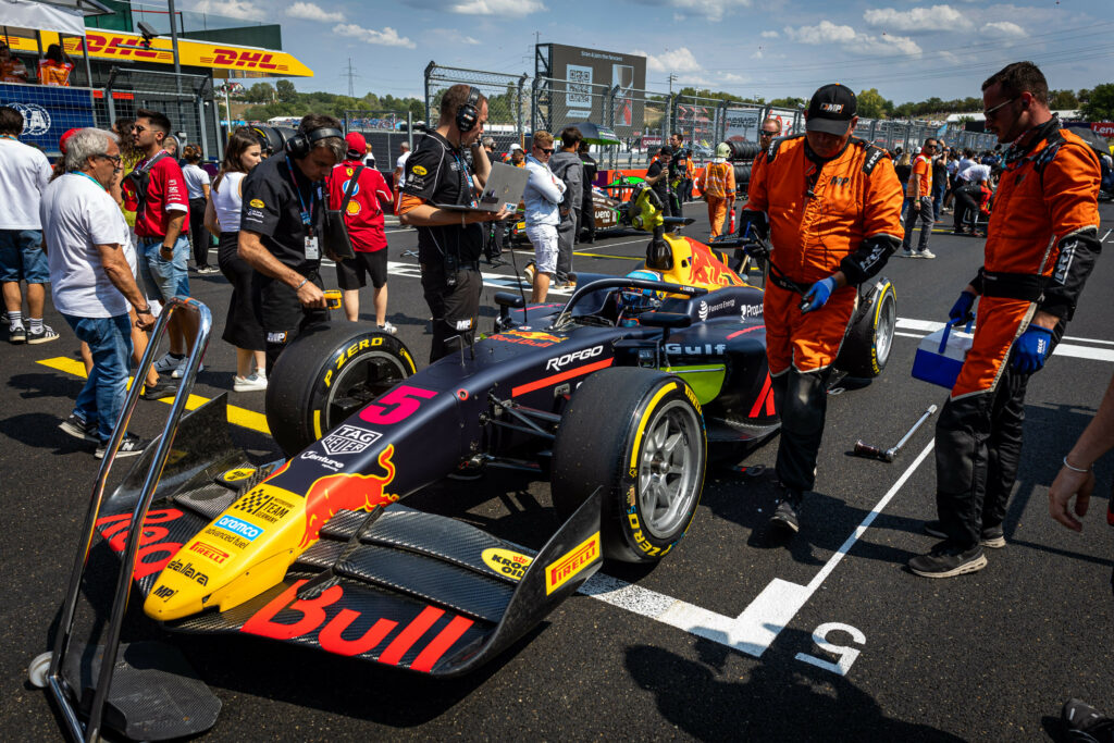 Goethe entered his first full F2 campaign in 2025 with high expectations. As a junior driver partnering Richard Verschoor at MP Motorsport.