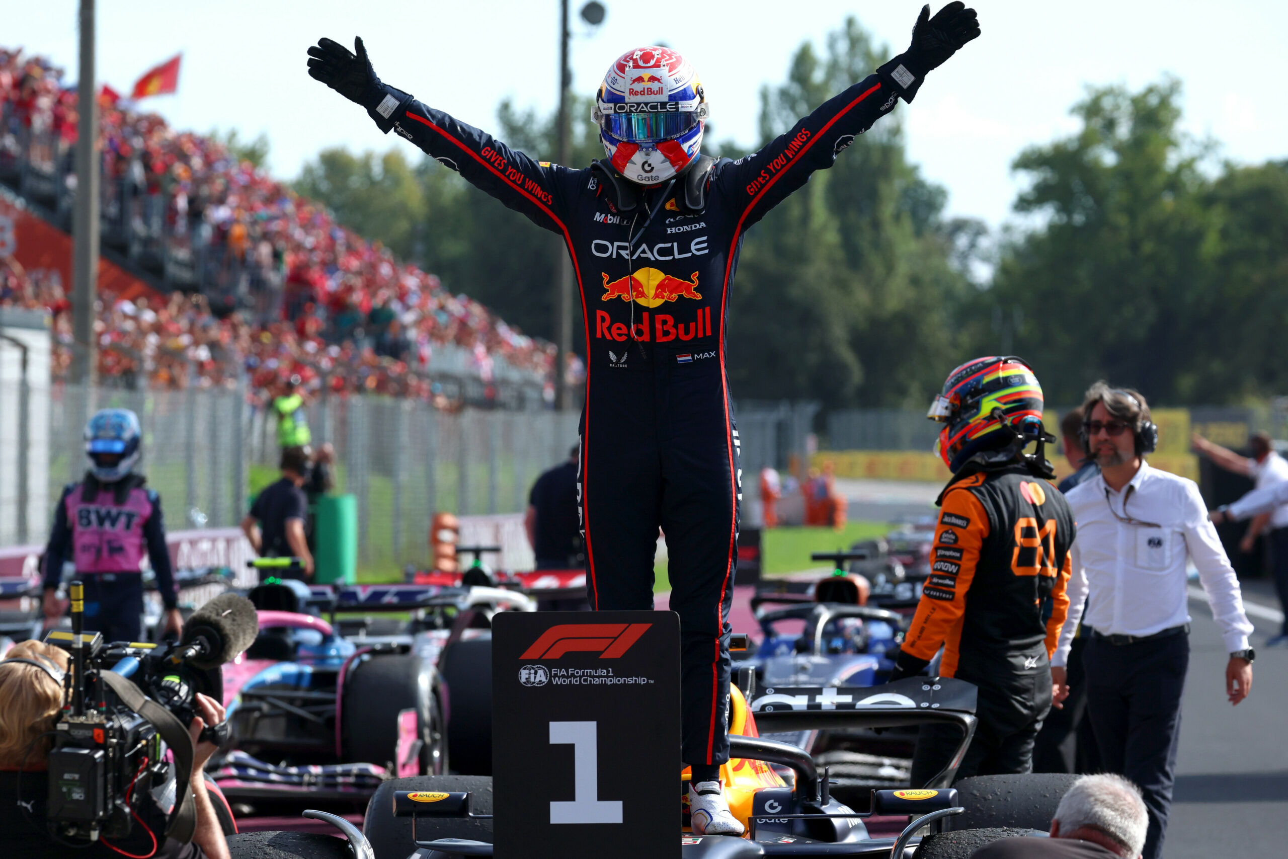 MONZA, ITALY - SEPTEMBER 07: Race winner Max Verstappen of the Netherlands and Oracle Red Bull Racing celebrates on arrival in parc ferme during the F1 Grand Prix of Italy at Autodromo Nazionale Monza on September 07, 2025 in Monza, Italy. (Photo by Mark Thompson/Getty Images) // Getty Images / Red Bull Content Pool