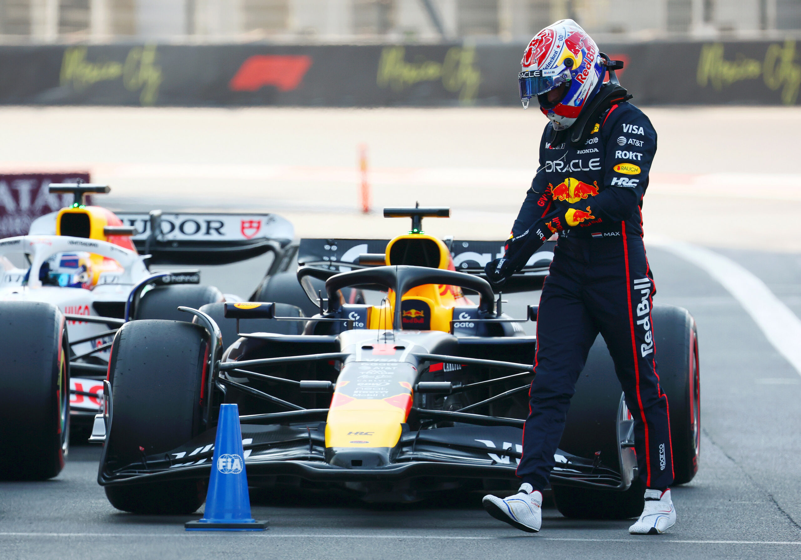 Max Verstappen struggled during qualifying at the F1 Mexico City GP. Verstappen qualified P5 behind rival Lando Norris.