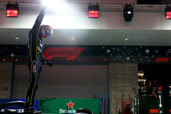 F1 | Race | Las Vegas GP | Verstappen dominates a night of clashes and comebacks Verstappen dominates 2025 F1 Las Vegas GP race to claim victory, with Norris and Russell limping across the finish line to complete podium.