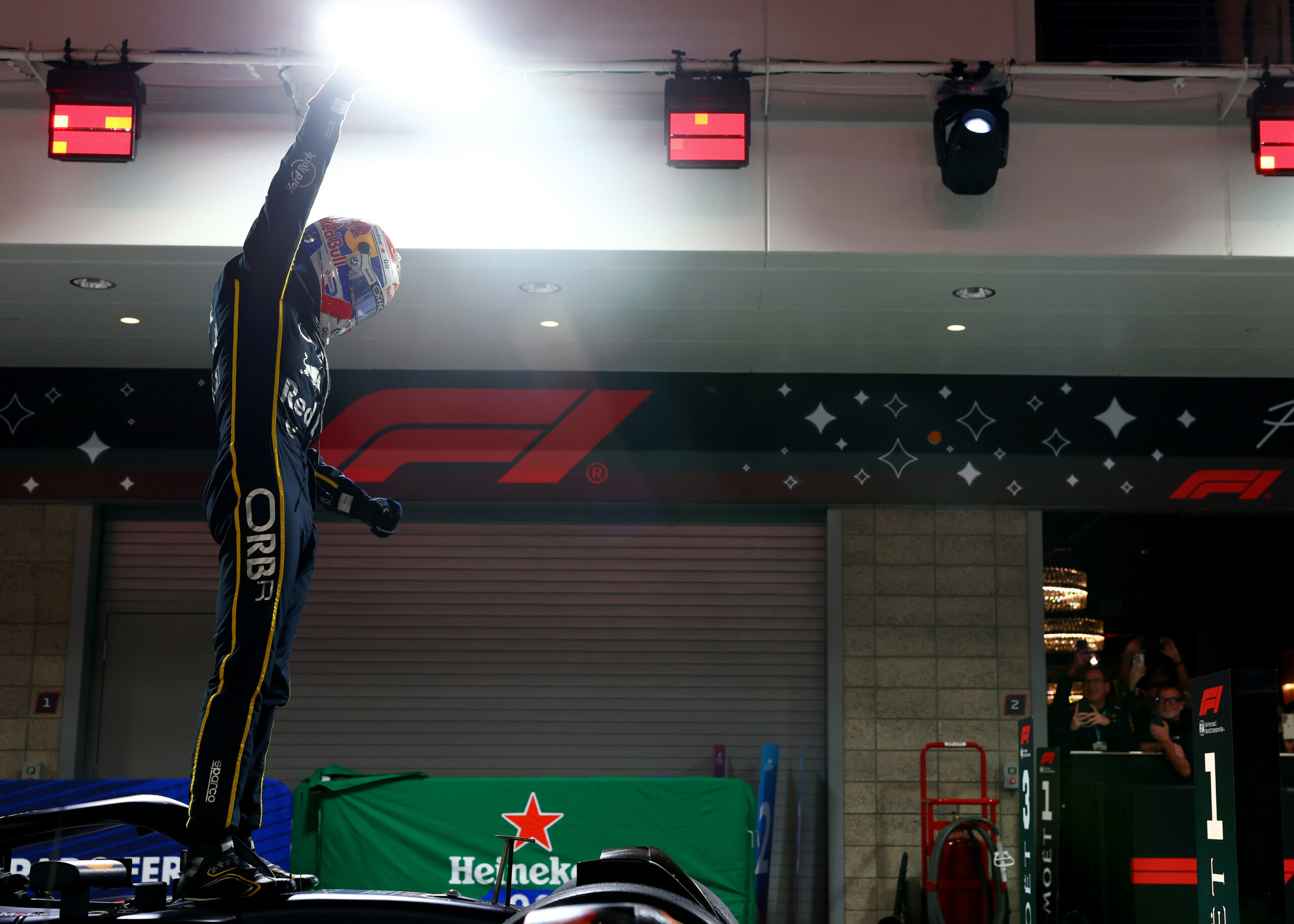 Verstappen dominates 2025 F1 Las Vegas GP race to claim victory, with Norris and Russell limping across the finish line to complete podium.