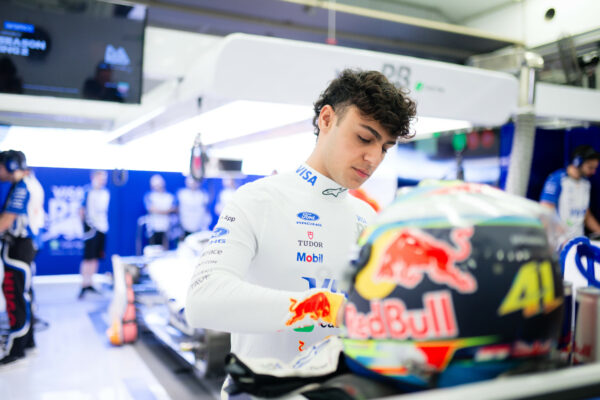 Arvid Lindblad outlined his F1 2026 Bahrain testing experience with Racing Bulls, highlighting reliability and car-related challenges