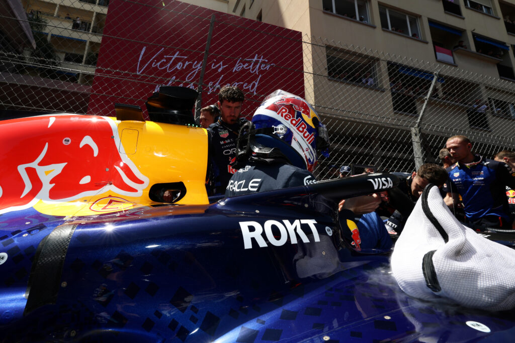 From the front row of the grid, Max Verstappen had a very disappointing and extremely early ending to his 2026 F1 Monaco GP.