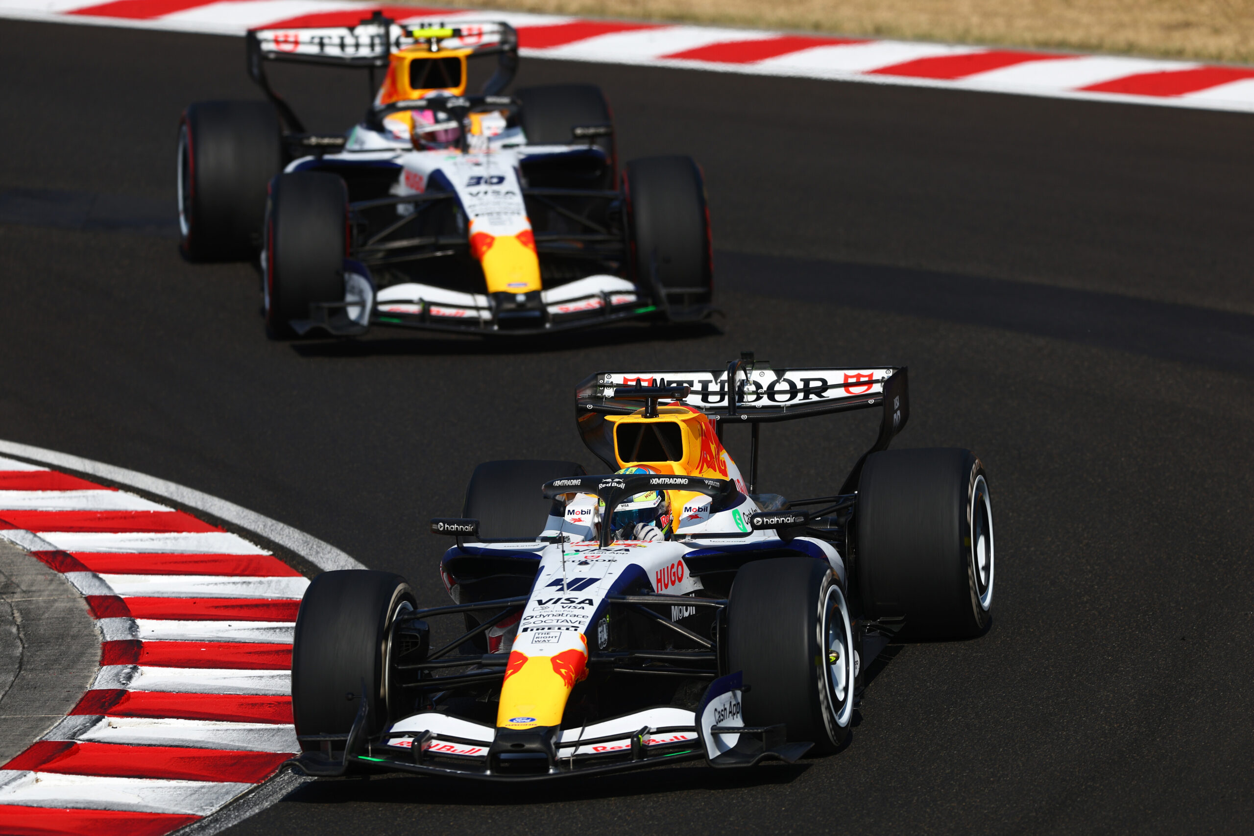 BUDAPEST, HUNGARY - JULY 26: Arvid Lindblad of Great Britain driving the (41) Visa Cash App Racing Bulls VCARB 03 RB Ford leads Liam Lawson of New Zealand driving the (30) Visa Cash App Racing Bulls VCARB 03 RB Ford on track during the F1 Grand Prix of Hungary at Hungaroring on July 26, 2026 in Budapest, Hungary. (Photo by Clive Mason/Getty Images) // Getty Images / Red Bull Content Pool